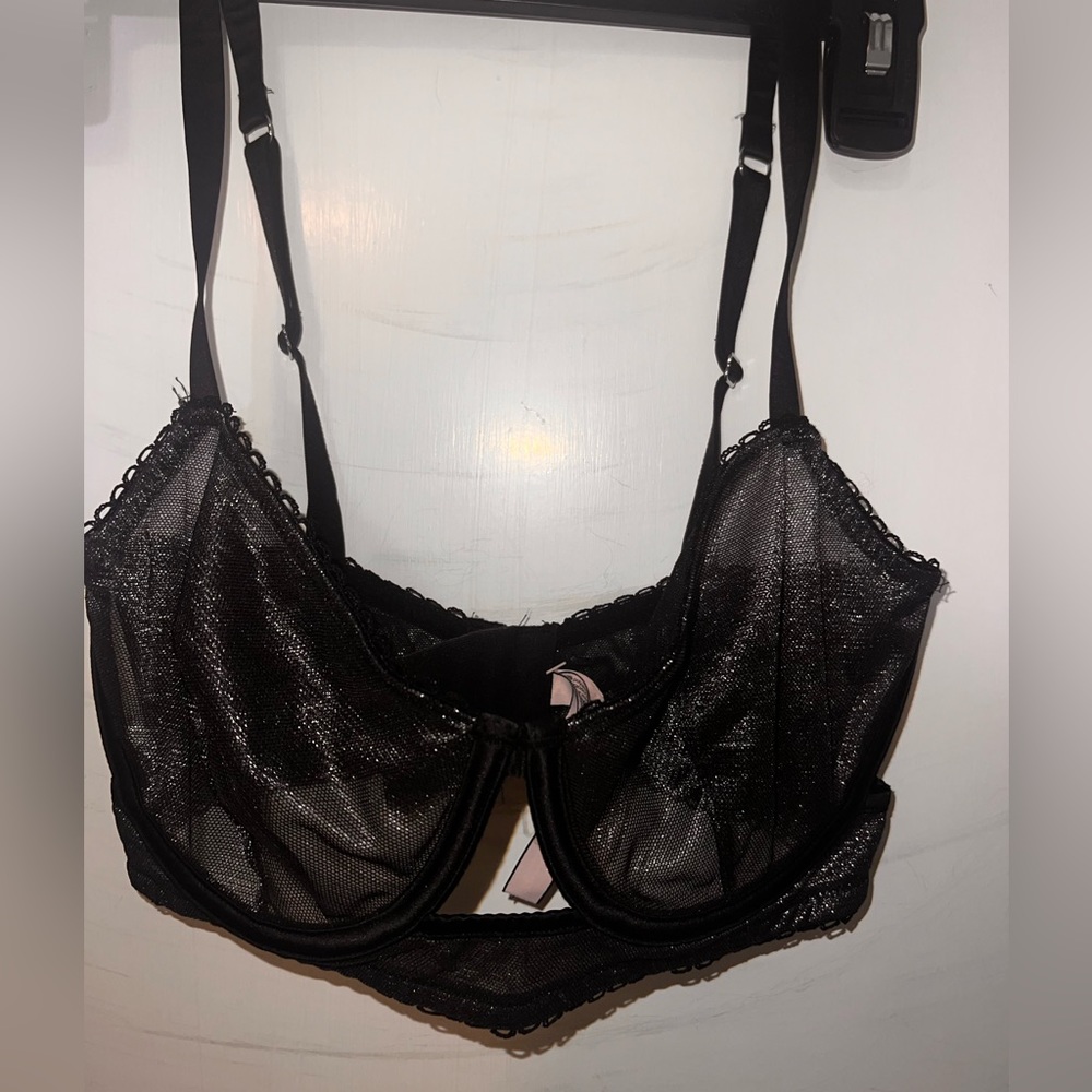 Victoria’s Secret 32DD mesh bra never worn in great condition!